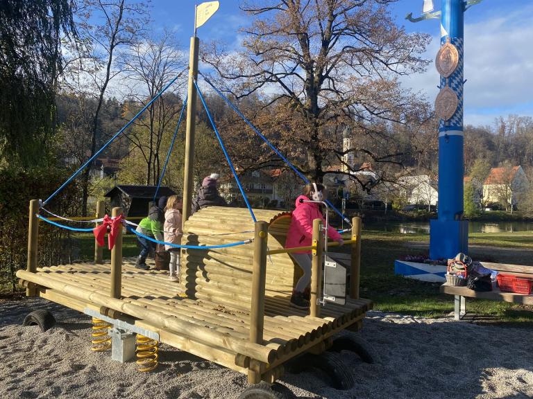 Die Einweihung des neuen Spiele-Flosses in Wolfratshausen 14.11.24