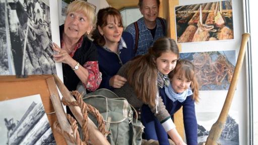 Leeres Geschäft mit Flößermotiven dekoriert