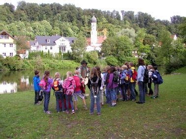 Schulkinder erleben Ortsgeschichte 2011