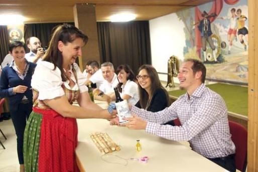 Manzano fleißig im Flöße-Schnell-Basteln 2014